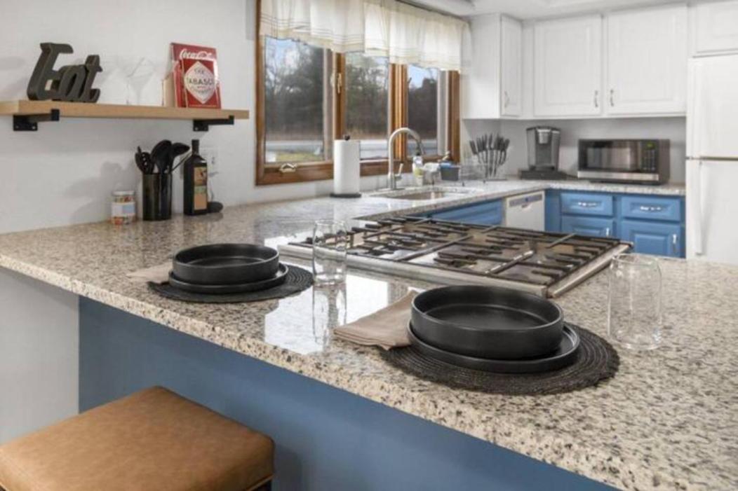 Cayuga Bungalow On Lake—Sleeps 13—Outdoor Firepit Lansing Extérieur photo